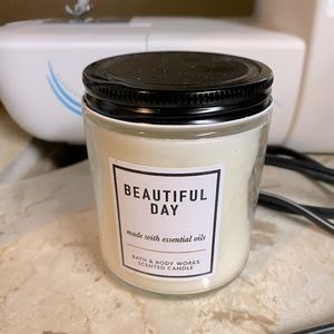 Bath and Body Works Beautiful Day Single Wick Candle